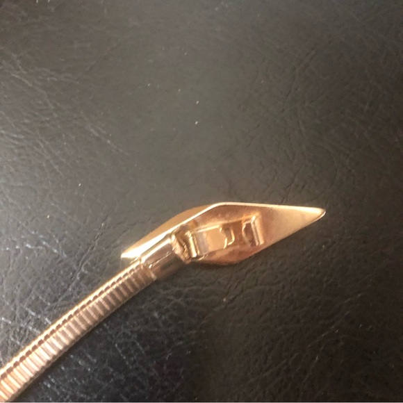 Vintage skinny gold-tone stretch belt great condition - Picture 4 of 4